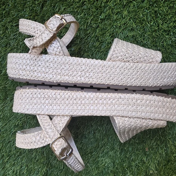 Zara Womans Tan Sandals - Picture 3 of 5